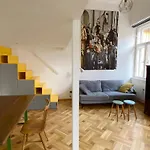 Atelier Central 7 / Stylish, Bright, Quiet