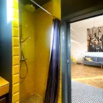 Atelier Central 7 / Stylish, Bright, Quiet