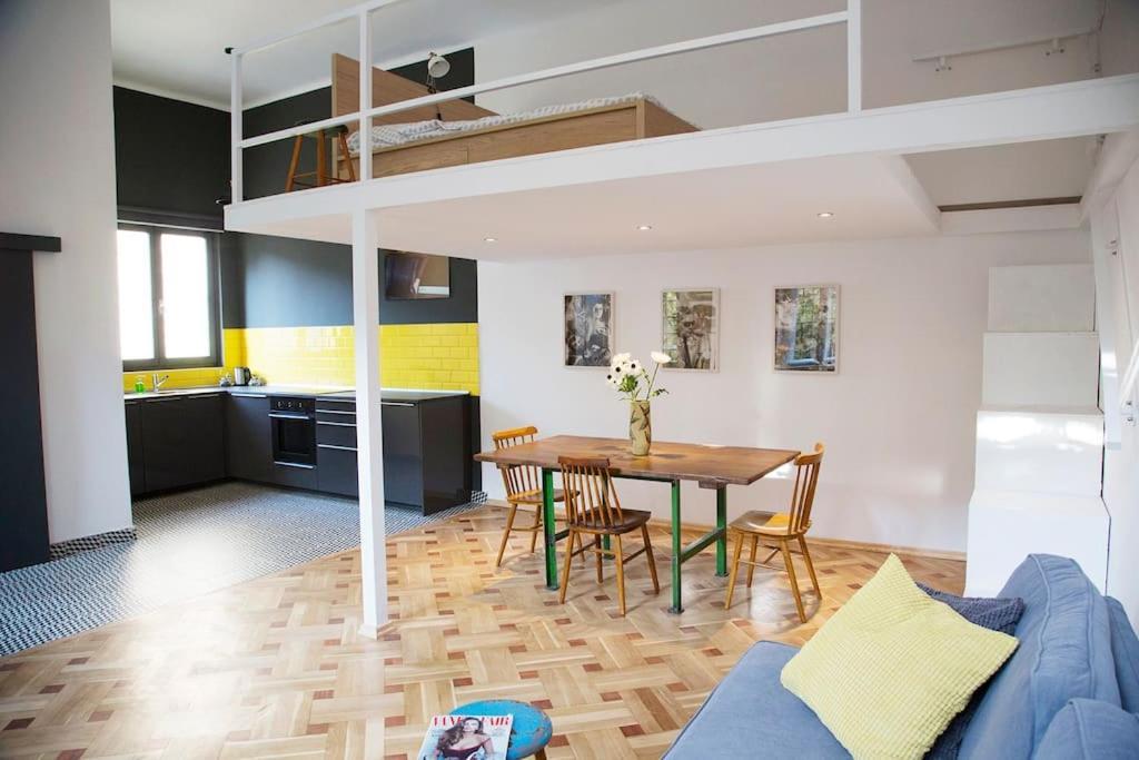 Atelier 7 / Stylish, Bright, Quiet Apartment *