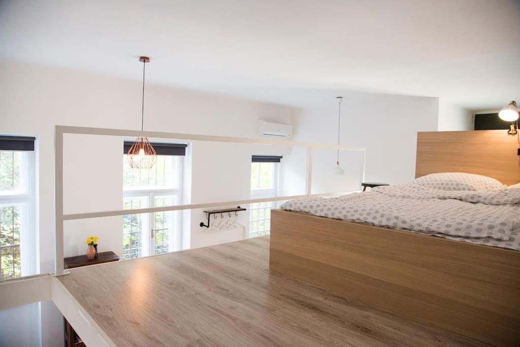 Atelier 7 / Stylish, Bright, Quiet Budapest