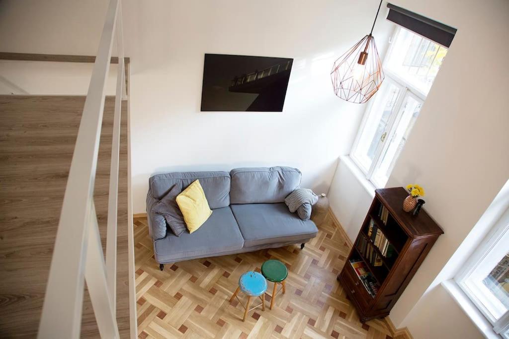 Atelier 7 / Stylish, Bright, Quiet Apartment *