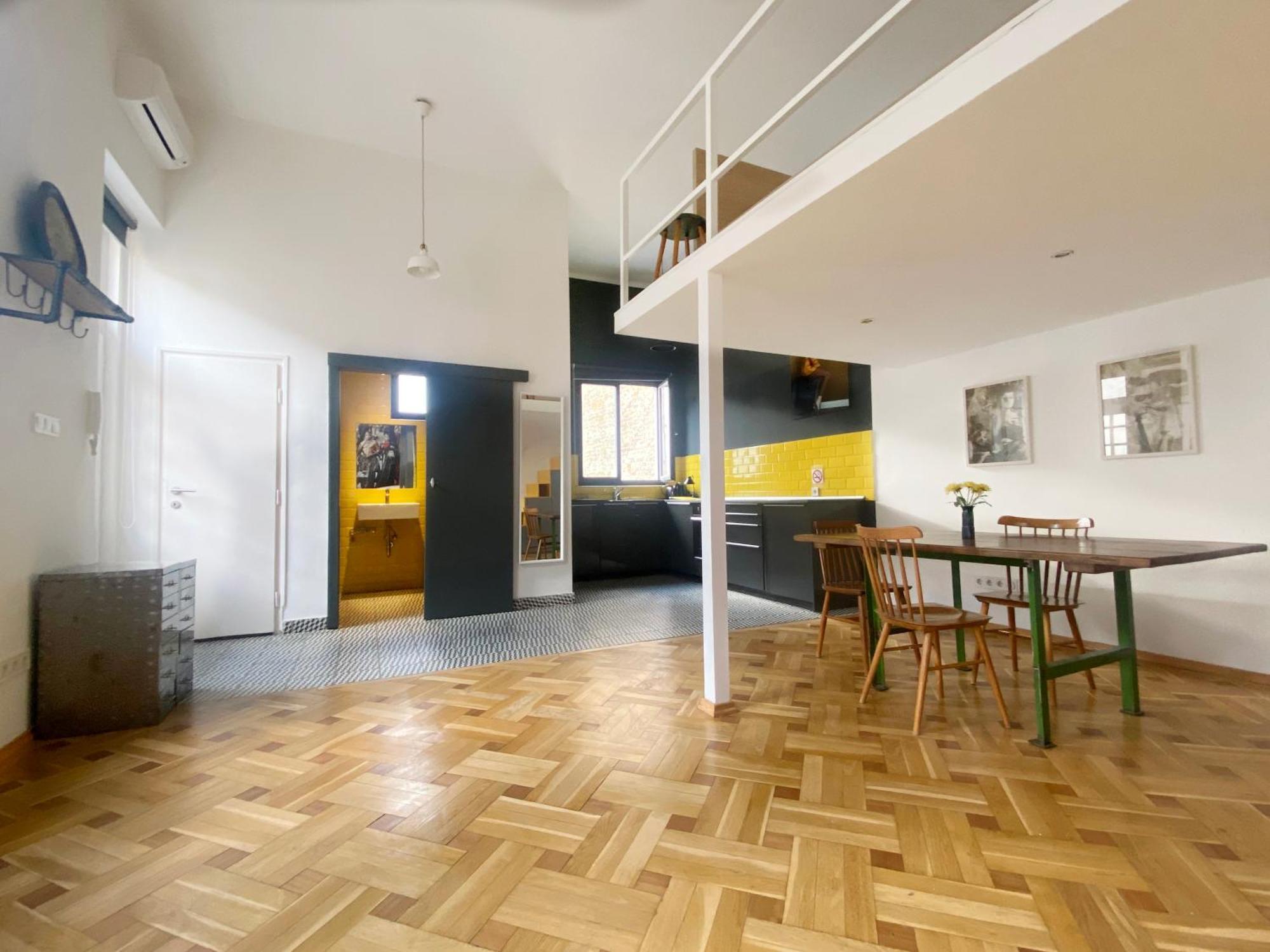 Apartment Atelier 7 / Stylish, Bright, Quiet