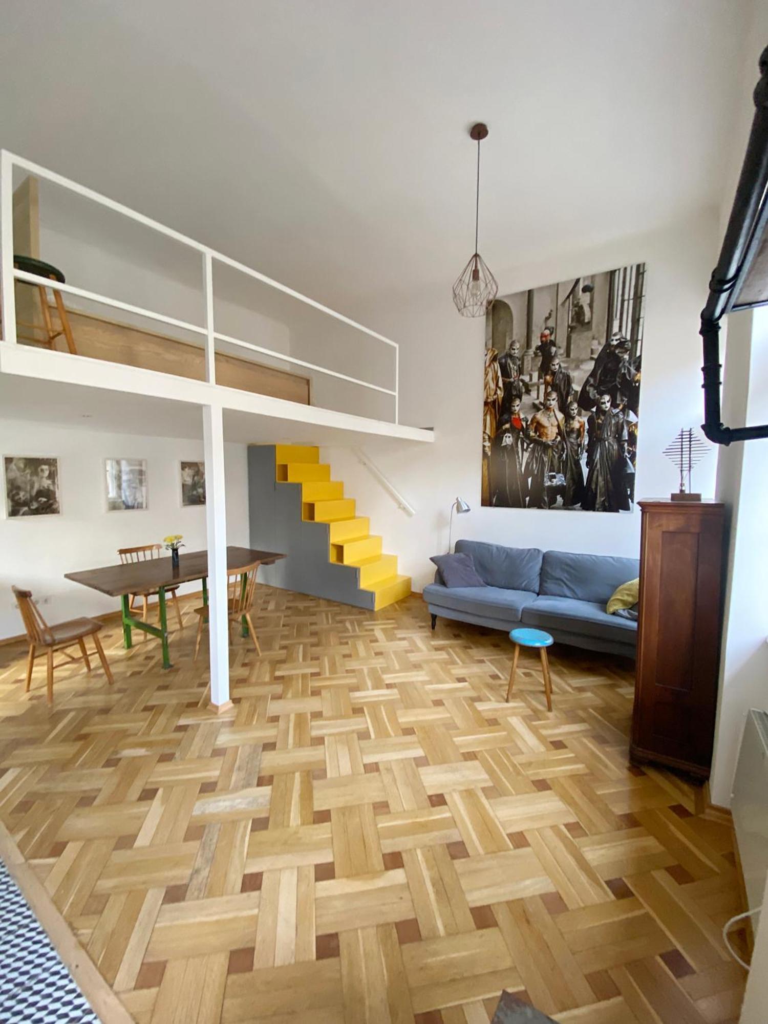 Atelier 7 / Stylish, Bright, Quiet Apartment *